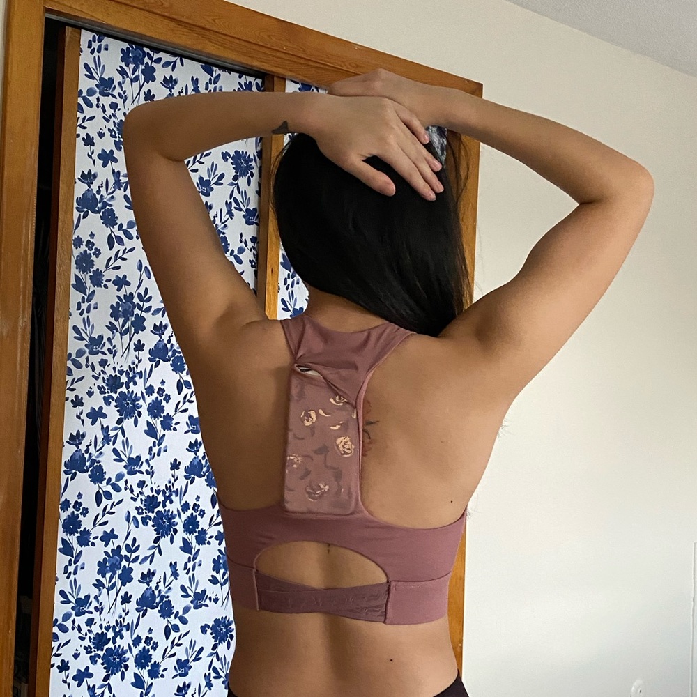 Fabletics Rose Sports Bra w/ Phone Pocket!!